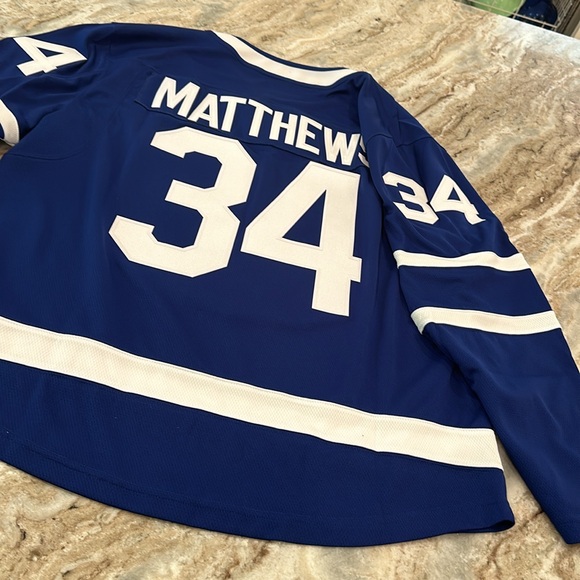 NWT Toronto Maple Leafs Jersey Matthews - Picture 6 of 11
